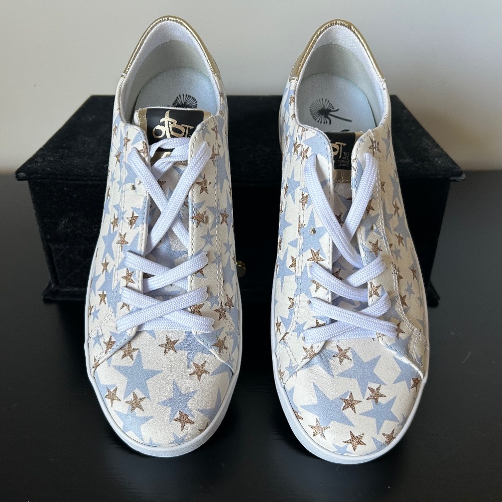 OTBT - Leather Sneakers - Stars - New without Box
